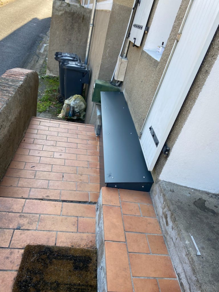 Création et pose d'un coffre extérieur en bois sur-mesure