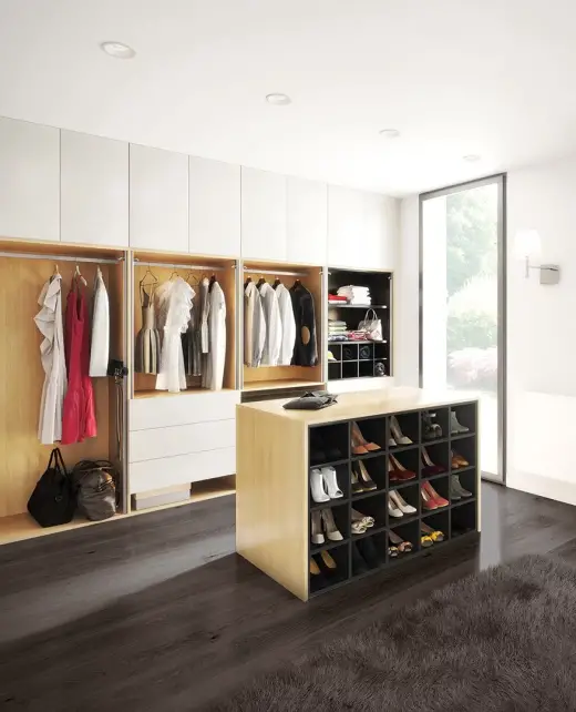 Aménagement sur mesure d'un dressing